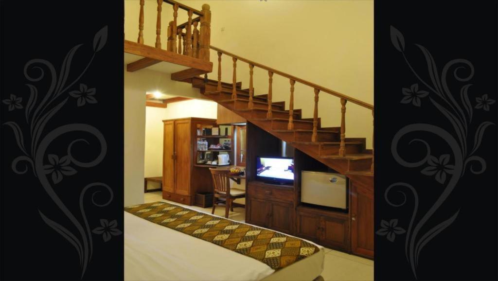 Bukit Daun Hotel And Resort Кедири Екстериор снимка