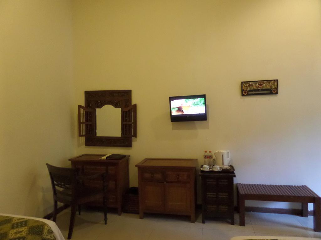 Bukit Daun Hotel And Resort Кедири Екстериор снимка