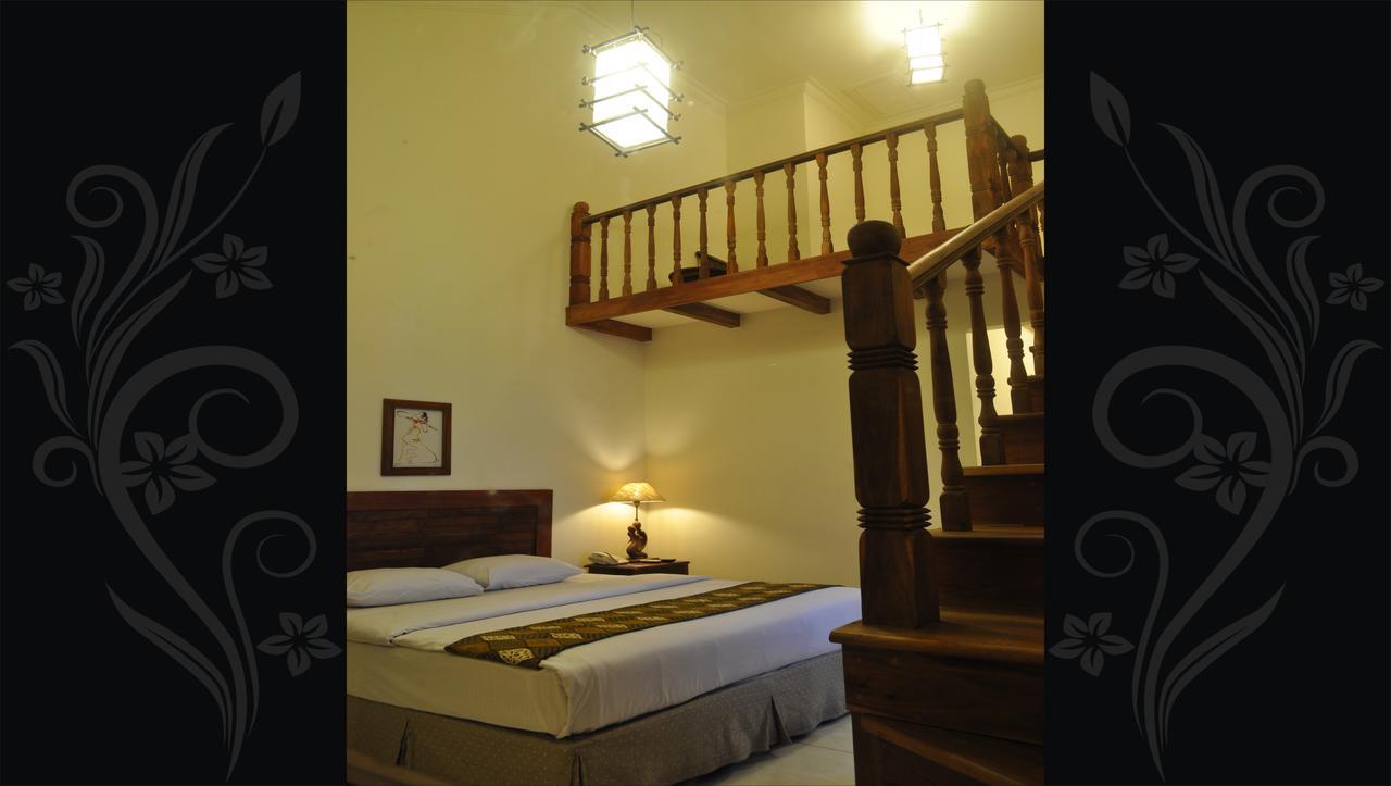 Bukit Daun Hotel And Resort Кедири Екстериор снимка