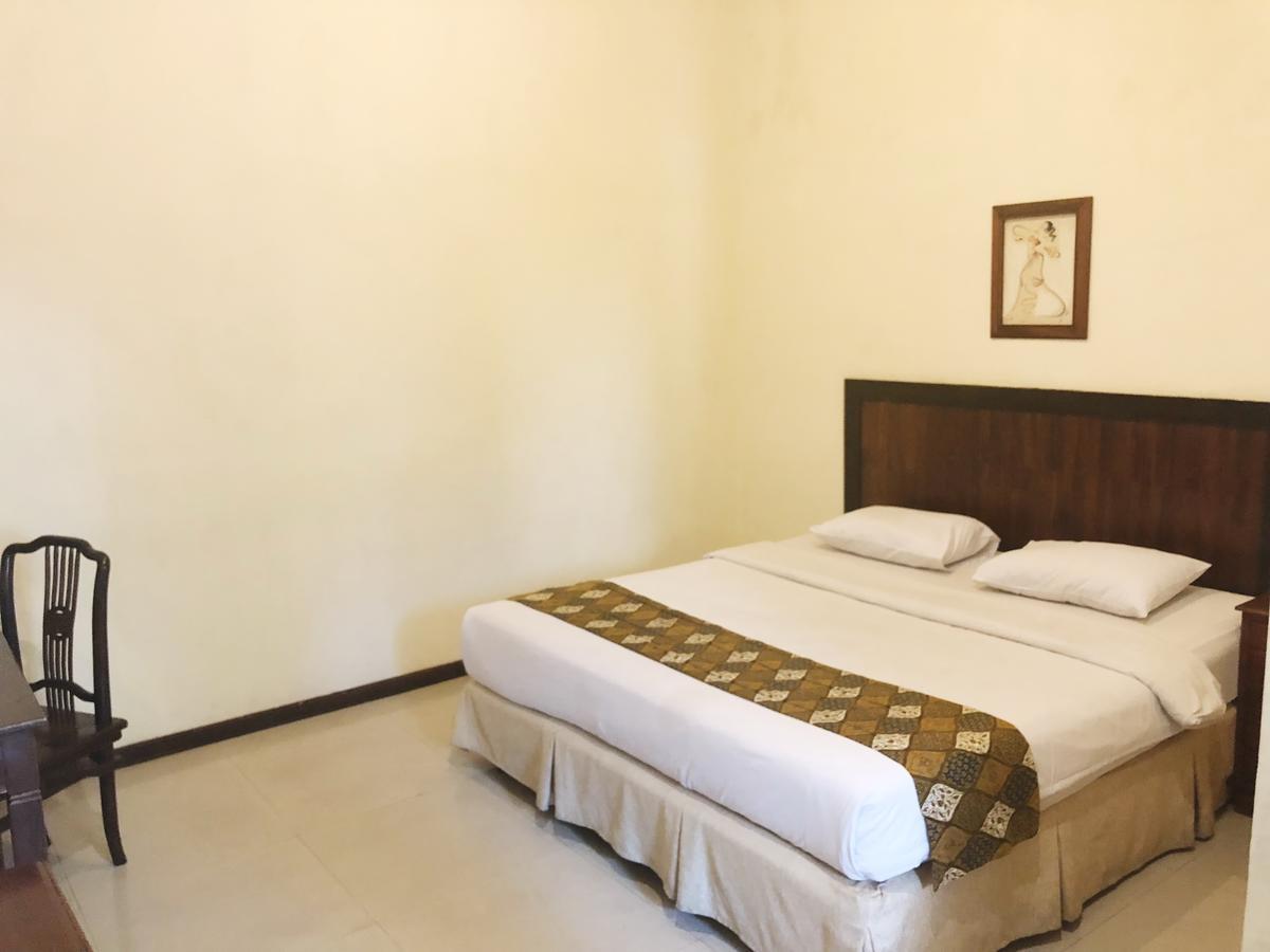 Bukit Daun Hotel And Resort Кедири Екстериор снимка