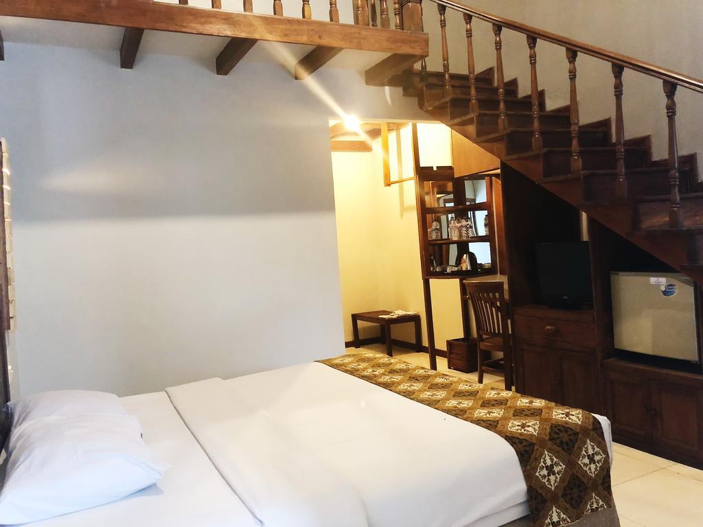 Bukit Daun Hotel And Resort Кедири Екстериор снимка