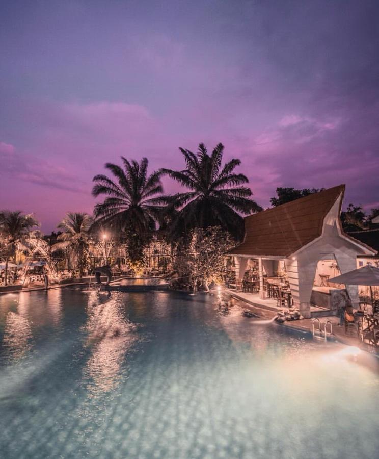 Bukit Daun Hotel And Resort Кедири Екстериор снимка