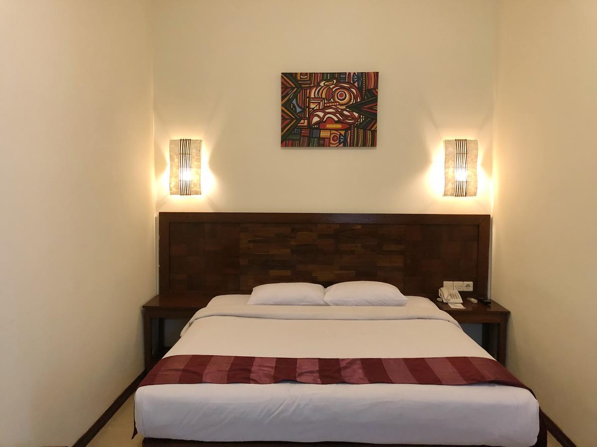 Bukit Daun Hotel And Resort Кедири Екстериор снимка