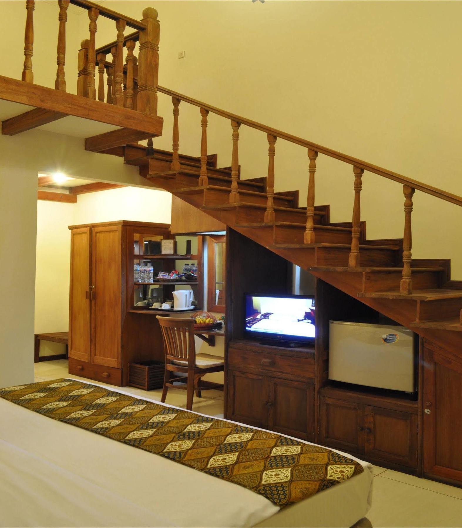 Bukit Daun Hotel And Resort Кедири Екстериор снимка