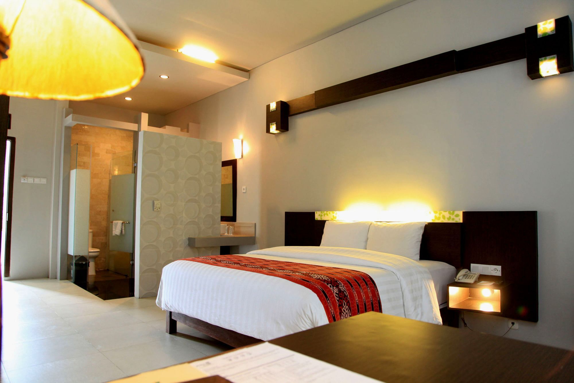 Bukit Daun Hotel And Resort Кедири Екстериор снимка