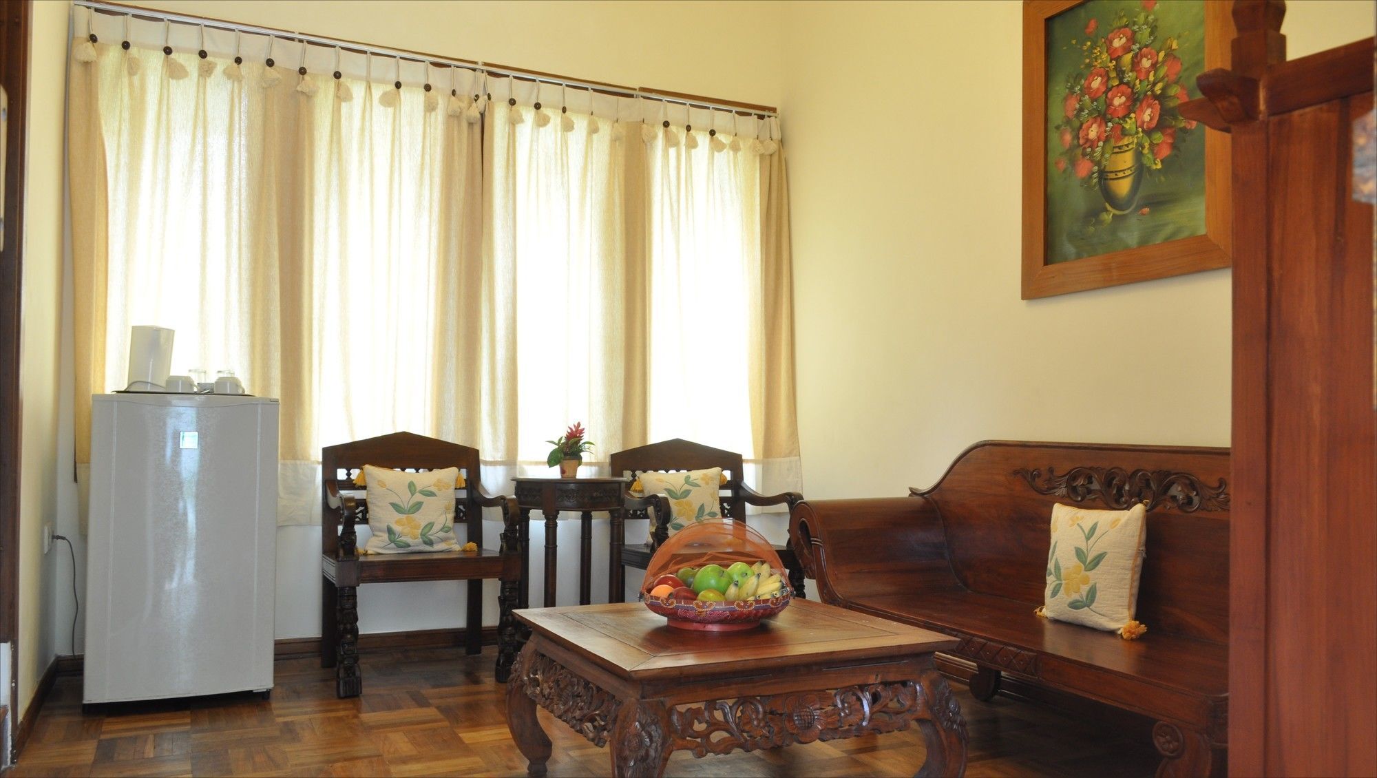 Bukit Daun Hotel And Resort Кедири Екстериор снимка