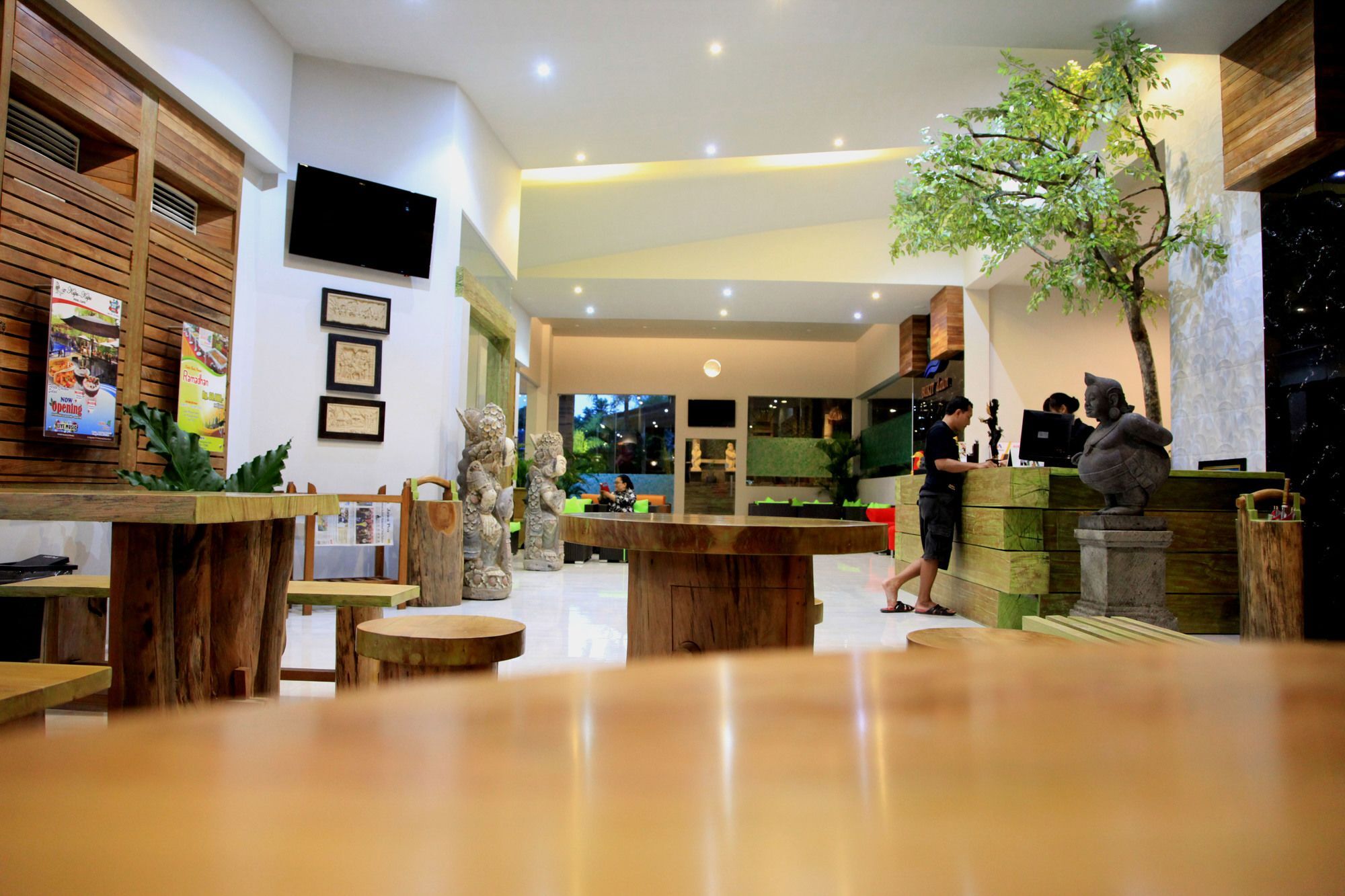 Bukit Daun Hotel And Resort Кедири Екстериор снимка