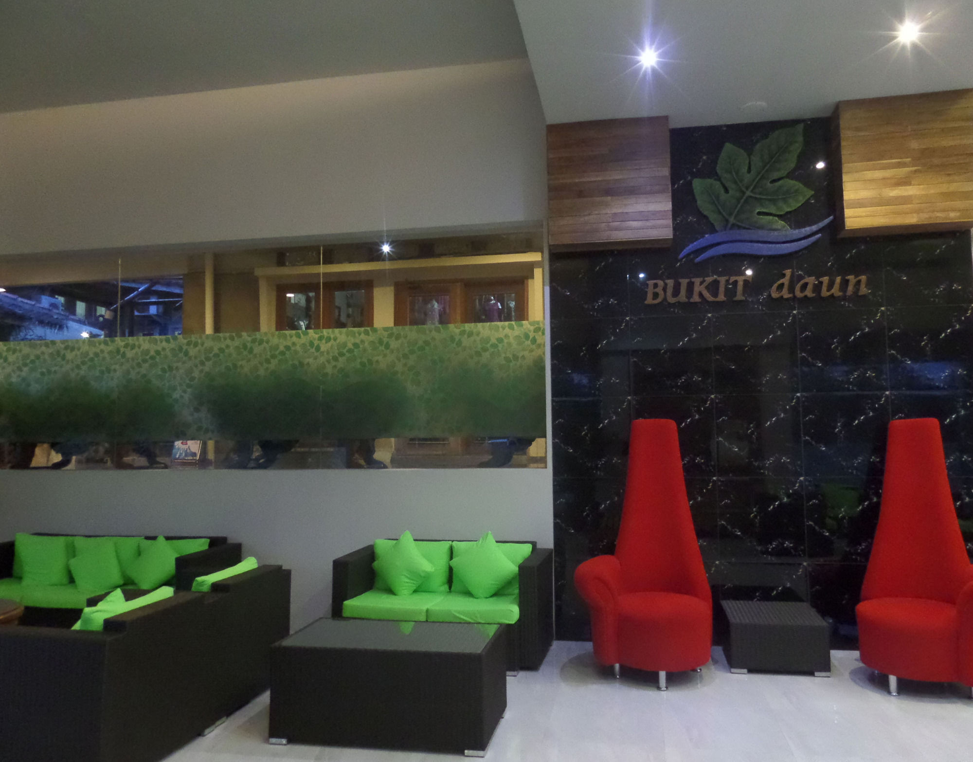 Bukit Daun Hotel And Resort Кедири Екстериор снимка