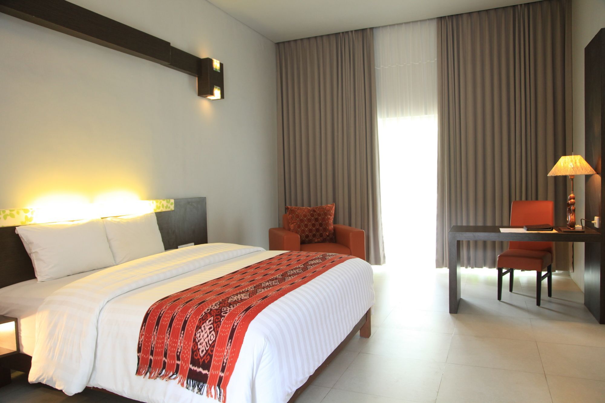 Bukit Daun Hotel And Resort Кедири Екстериор снимка